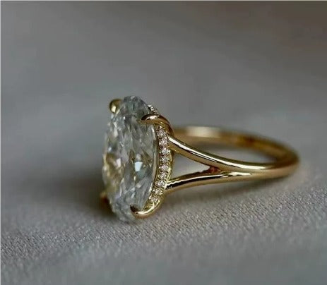 Vintage gouden ring met groene ovale kristal