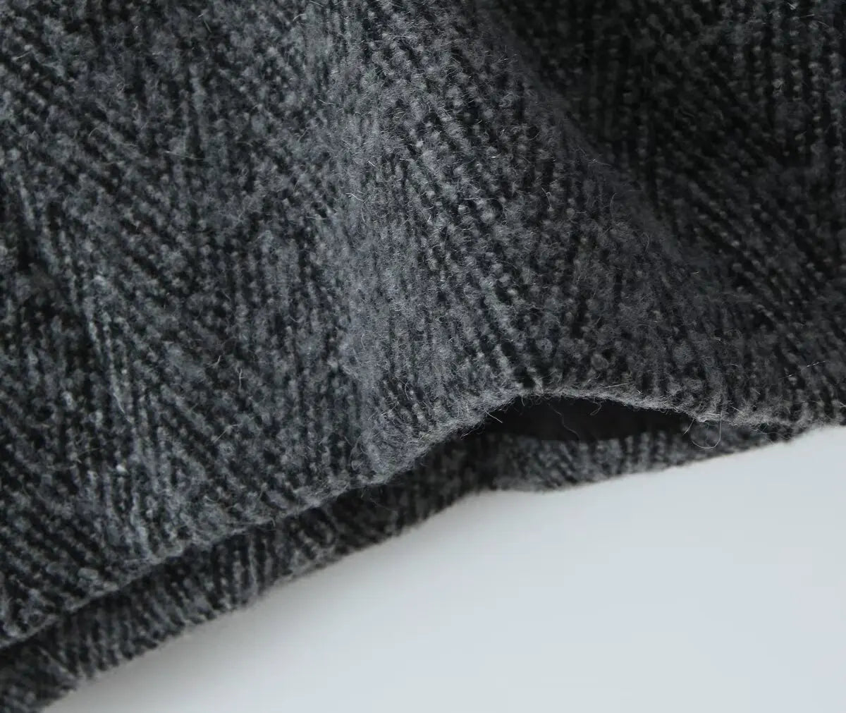 MADISYNRAE | KLASSIEKE WOLMENGSEL JAS