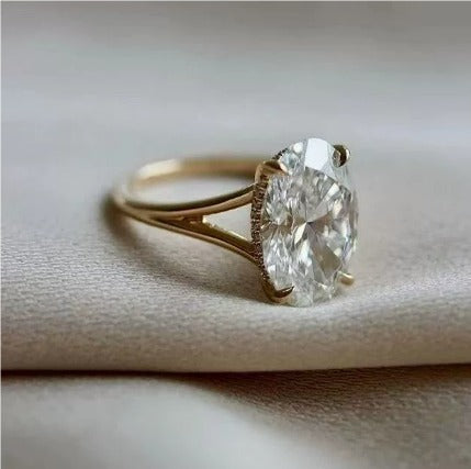 Vintage gouden ring met groene ovale kristal